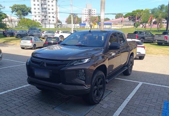 MITSUBISHI L200 TRITON 2.4 16V TURBO DIESEL SPORT HPE-S CD 4P 4X4 AUTOMÁTICO MITSUBISHI L200 TRITON 2.4 16V TURBO DIESEL SPORT HPE-S CD 4P 4X4 AUTOMÁTICO